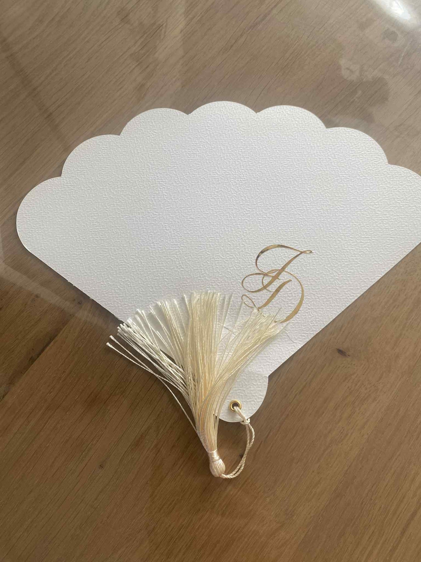 Eventails personnalisés avec pompons